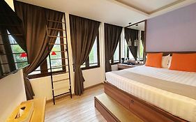 Champion Hotel City 3*